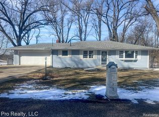 509 Crest Ln, Jonesville, MI 49250