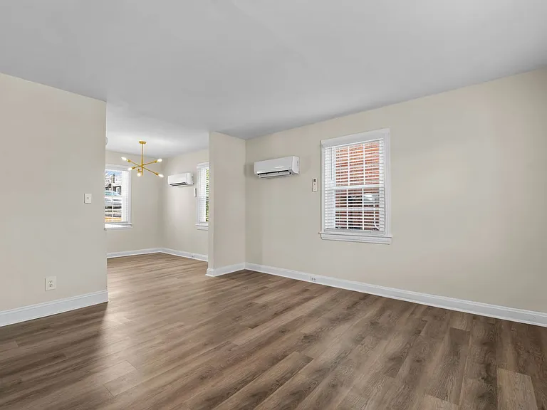 906 Clarendon St #A — Photo 3