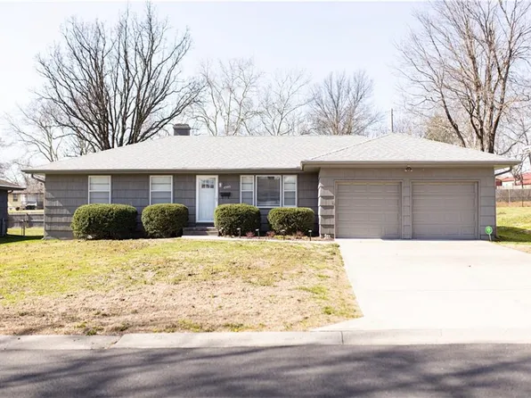 4980 NE Chouteau Dr, Kansas City, MO 64119