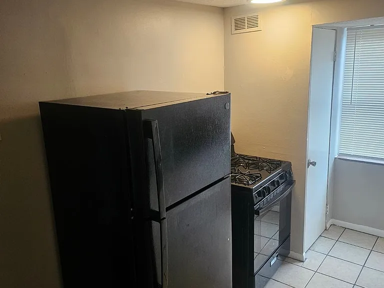 5647 Hamilton Ave #4 — Photo 8