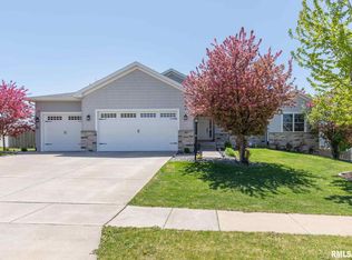 3495 Valleywynds Dr, Bettendorf, IA 52722
