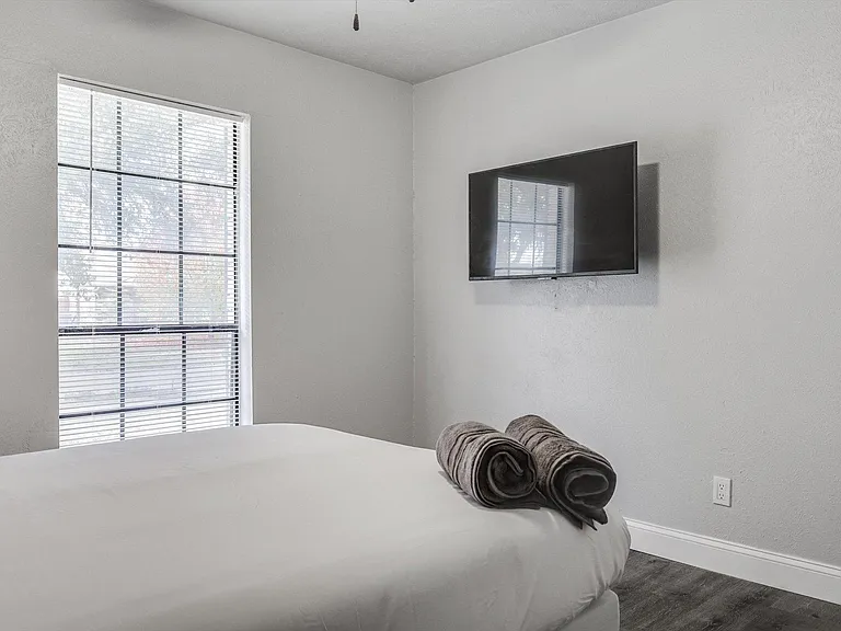 5048 Pemberton Ln — Photo 12