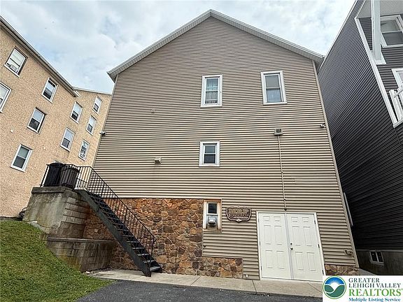 2nd image of 206 S Main St