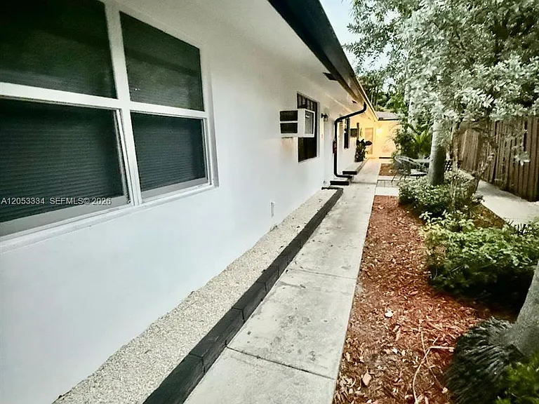 1240 NE 12th Ave #1-5 — Photo 1