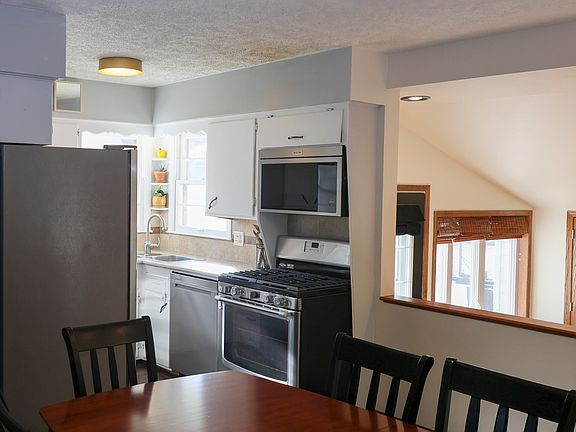 4th image of 310 Powells