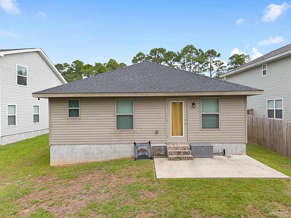 3rd image of 359 Cardinal Cove Ct