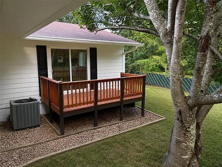 3120 Haverford Ln SE — Photo 3