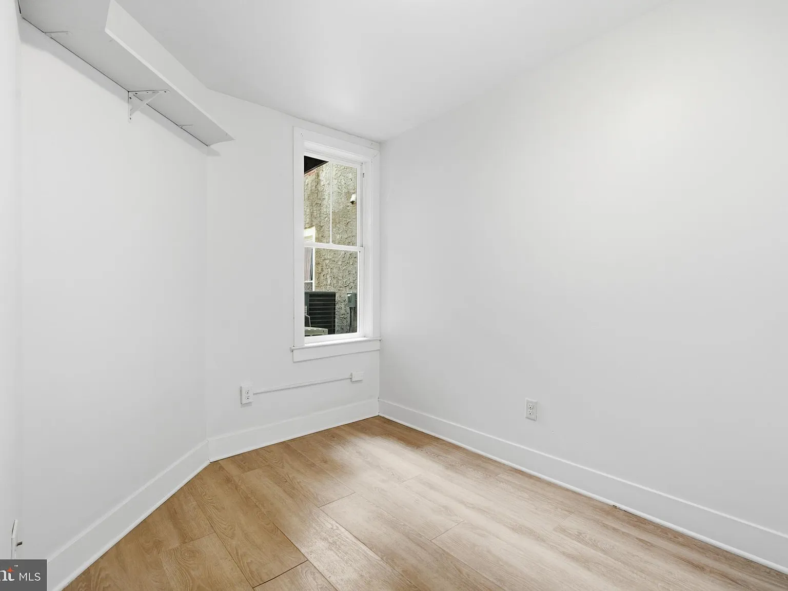 5 bed, 1500 sqft, $2,990 — Photo 4