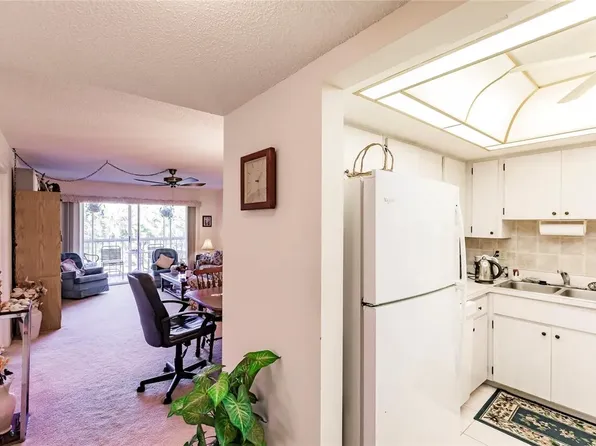 1540 Glen Oaks Dr E #B-221, Sarasota, FL 34232