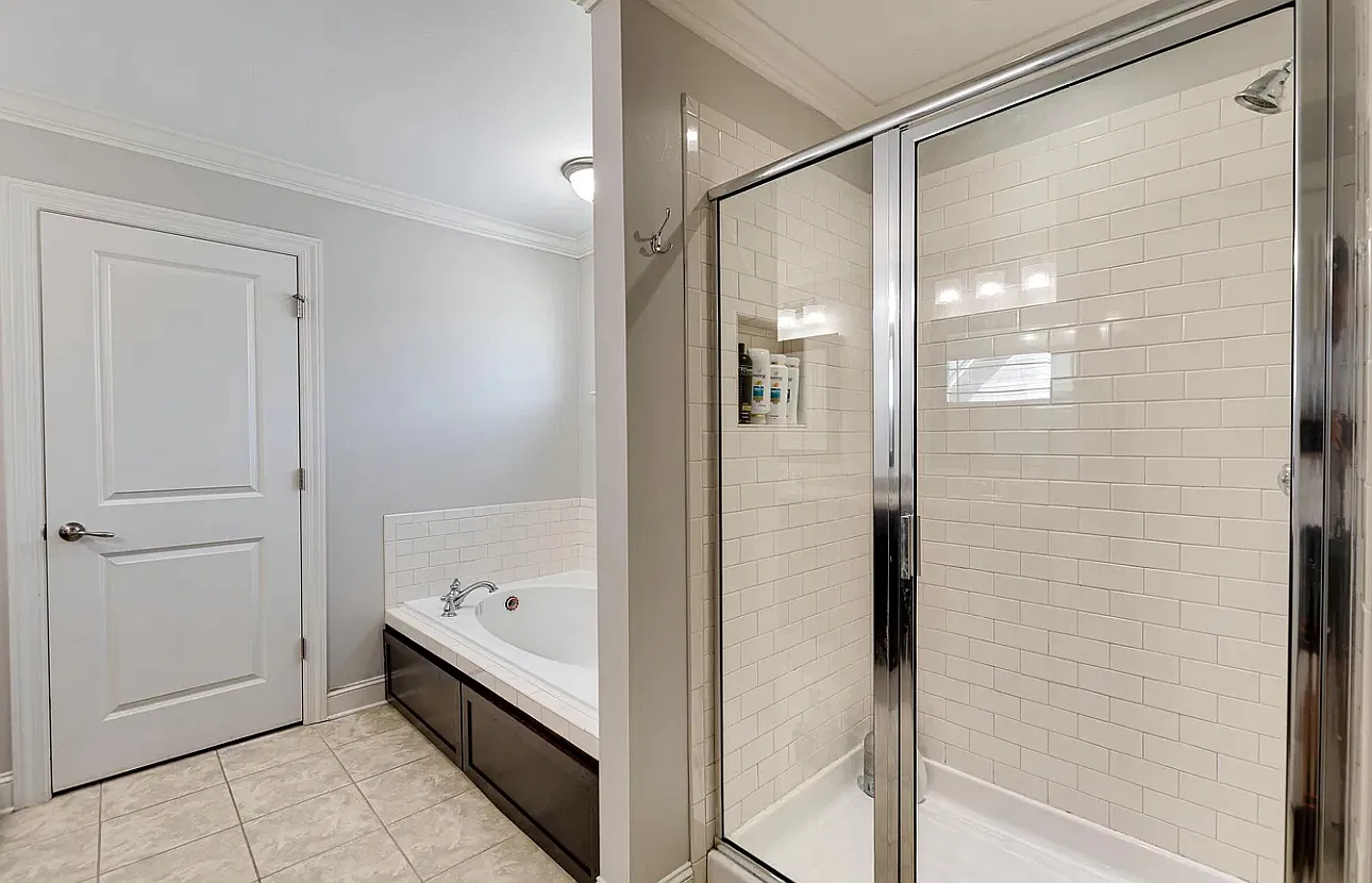 4 bed, 2360 sqft, $2,800 — Photo 4