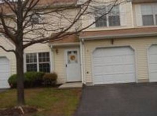 4 Pilgrim Ct, Ewing, NJ 08628