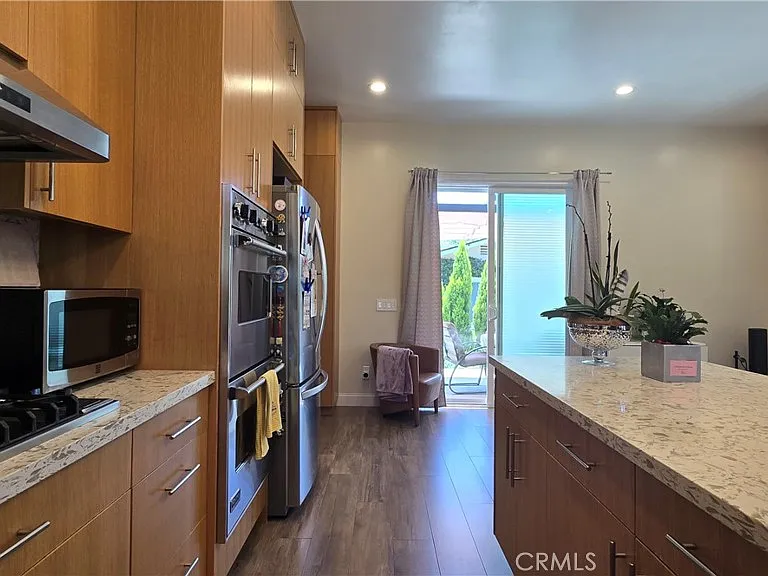 1018 La Presa Dr — Photo 7