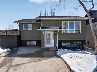 32 N Fallingworth Ct NE, Calgary, AB T3J 1G4