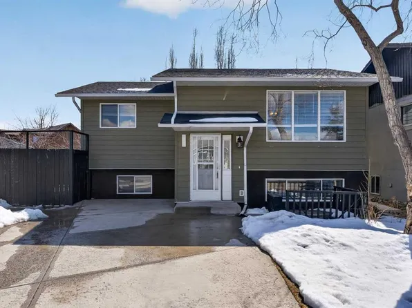 32 N Fallingworth Ct NE, Calgary, AB T3J 1G4