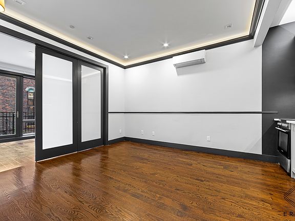 4th image of 920 Pacific St #3R