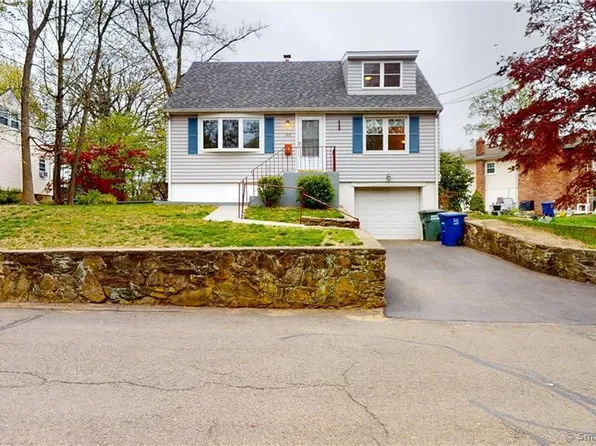 145 Rooster River Blvd, Bridgeport, CT 06606