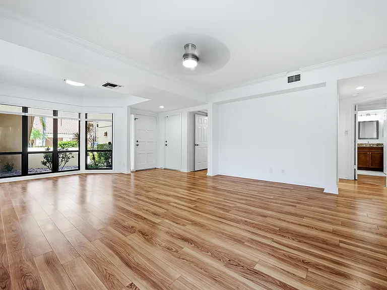 101 Waterview Dr — Photo 4