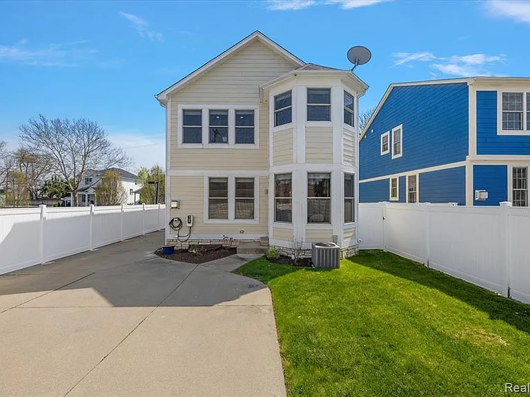 1109 Bennaville Ave — Photo 42