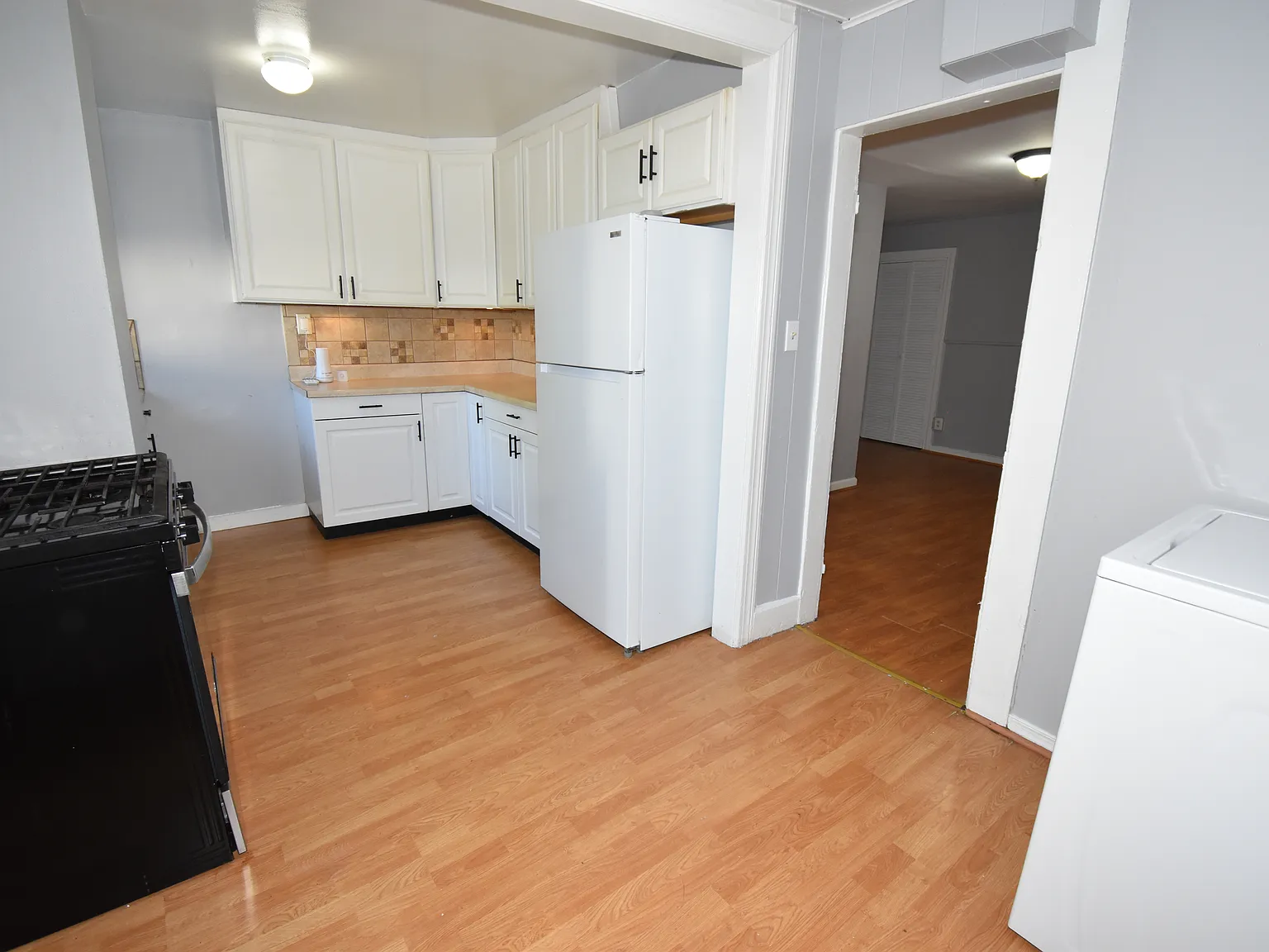 6 bed, 2400 sqft, $2,650 — Photo 2