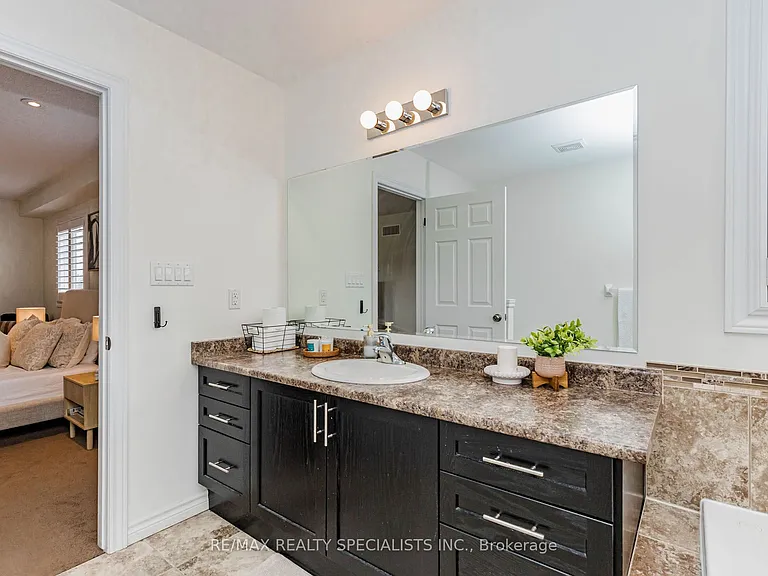 117 Norma Cres #MAIN UPPER — Photo 22