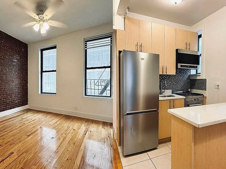 348 E 15th St #11 — Photo 1