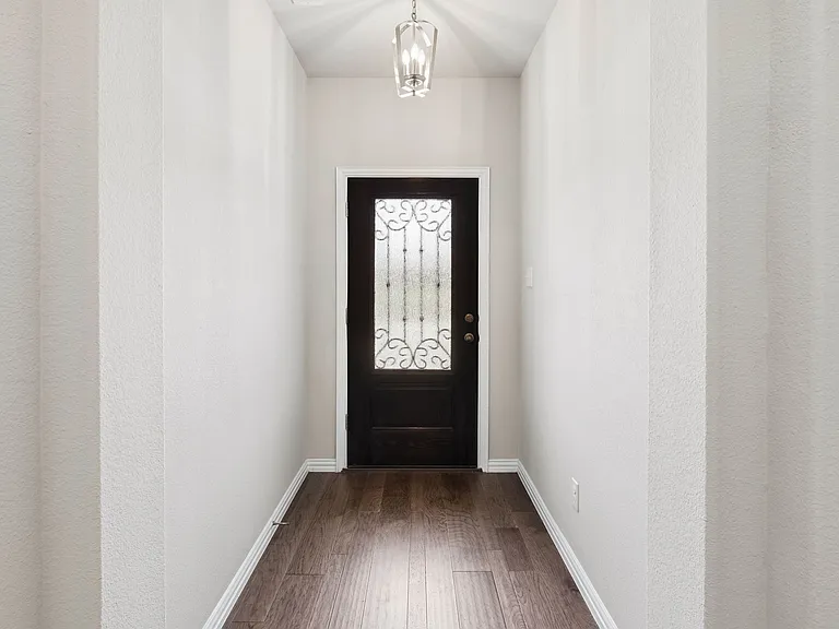 1104 Milfoil Dr — Photo 3