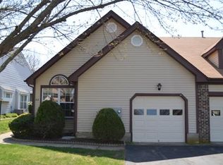 8 Edinburgh Dr #B, Monroe Township, NJ 08831