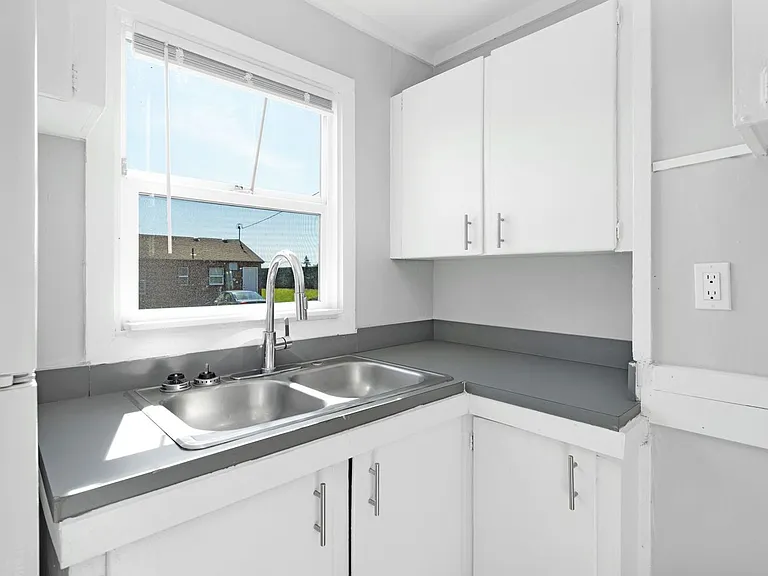 Eastgate Apartments — Photo 32
