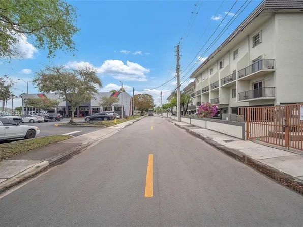 5731 NW 37th St APT 405, Virginia Gardens, FL 33166