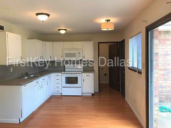 5th image of 833 Warwick Dr