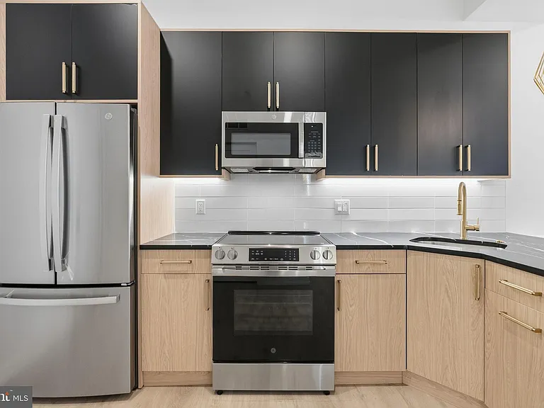 203 S 13th St #3B — Photo 2