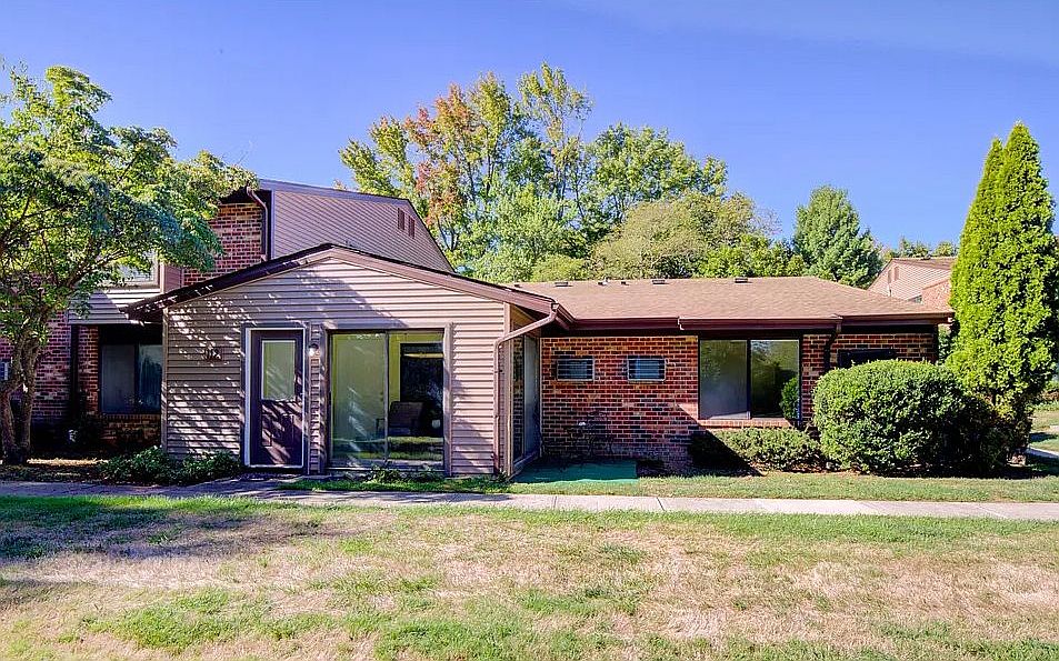 1st image of 112 Manchester Ct