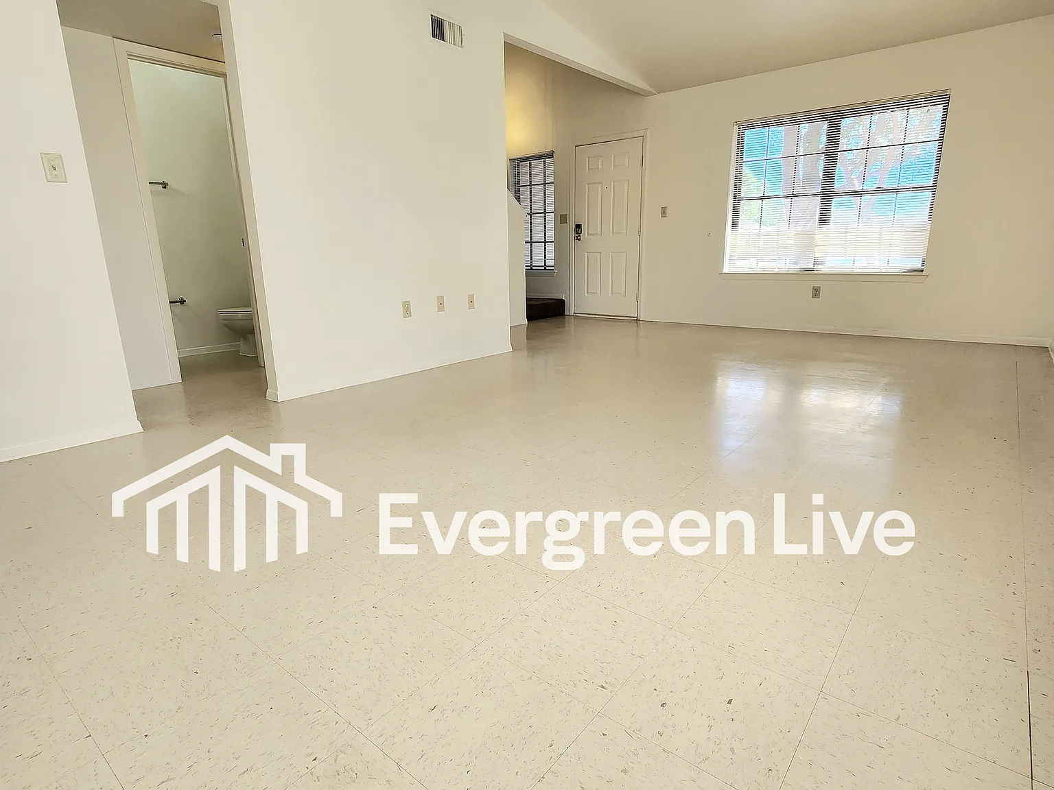 4 bed, 2.5 bath, 1484 sqft, $1,395 — Photo 4