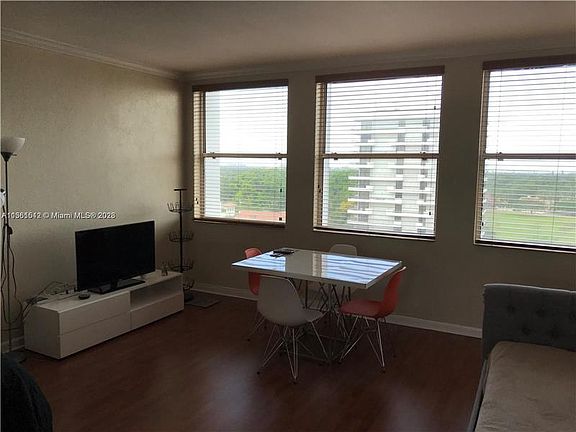4th image of 700 Biltmore Way APT 918