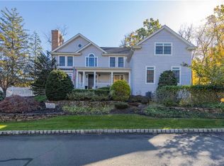10 Joseph Bow Ct, Pearl River, NY 10965