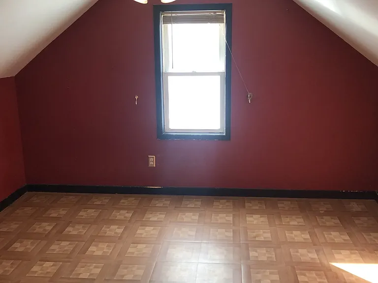 539 Elm St — Photo 11