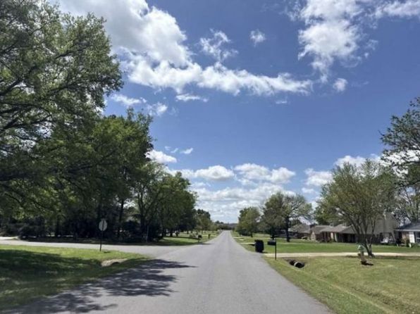 112 Sherwood Dr, Benton, LA 71006