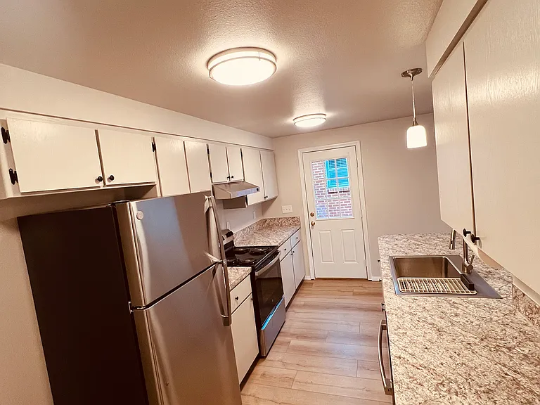 2515 W Woodlawn Ave #2515 — Photo 6
