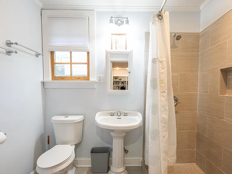 566 Newberry St SW — Photo 14