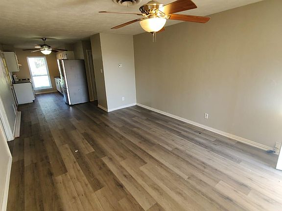 2nd image of 1811 Deer Park Way