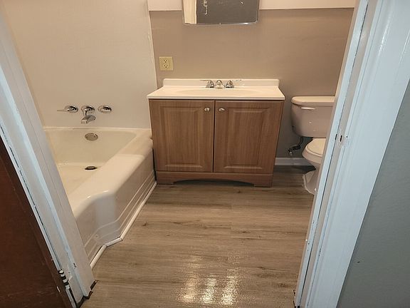 2nd image of 1218 Nichol Ave #B