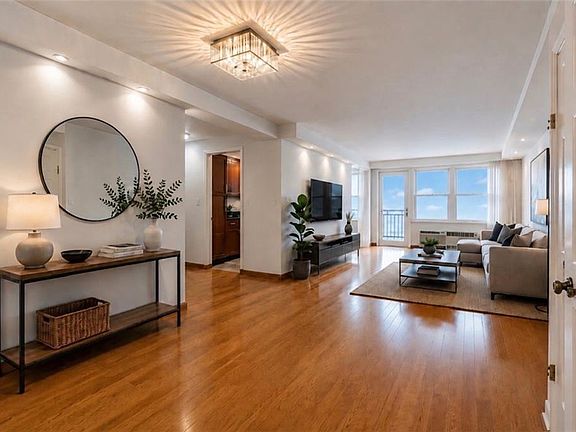 3rd image of 35 Seacoast Ter APT 18B