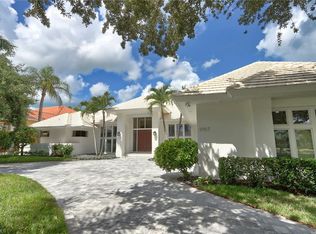 6967 Greentree Dr, Naples, FL 34108