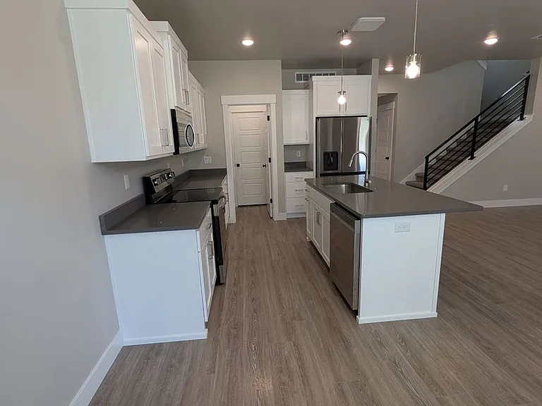 5560 Trueman #C — Photo 7