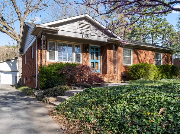 1135 Eastview Dr, Charlotte, NC 28211