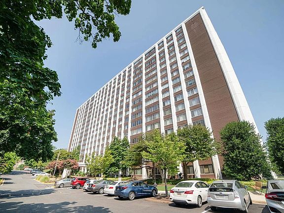 2nd image of 11801 Rockville Pike APT 702