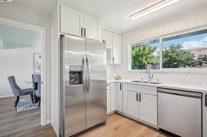 3 bed, 2.5 bath, 1544 sqft, $4,650 — Photo 3
