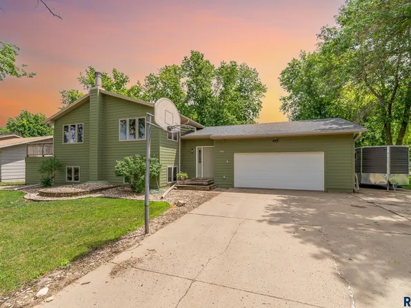 108 S Oak St, Worthing, SD 57077