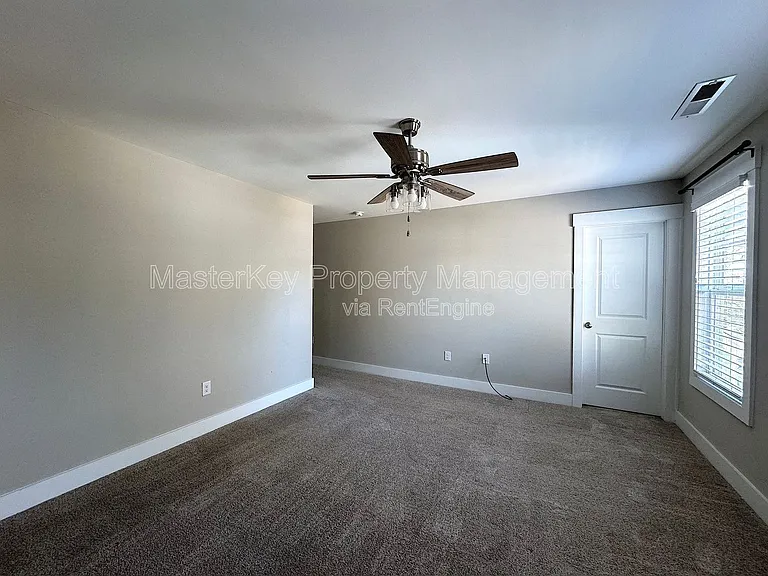 102 N Dunn St — Photo 7