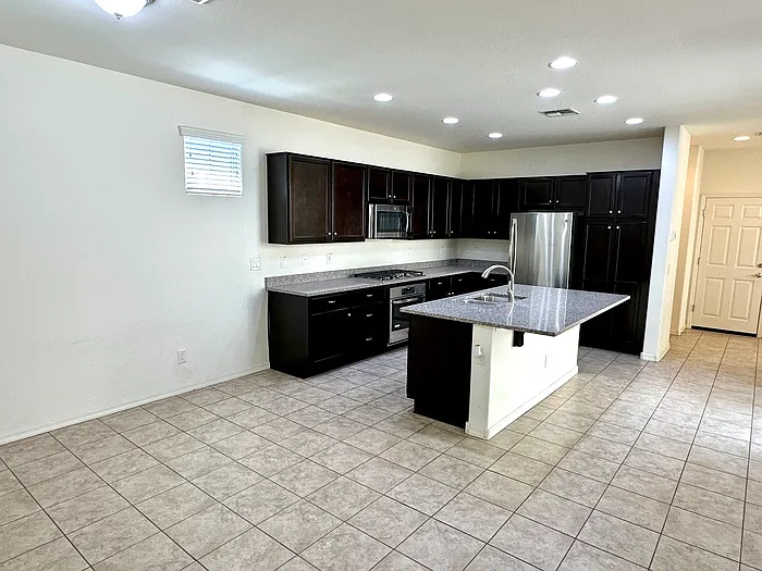 3833 E Robert St — Photo 5